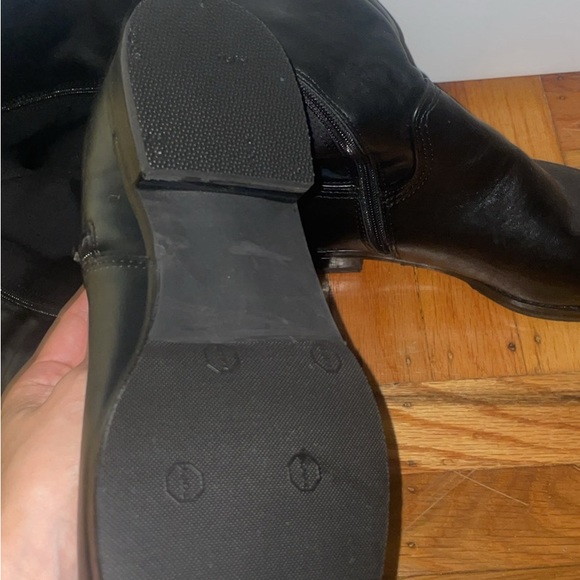 Stretchy leather knee high boots - Picture 4 of 5